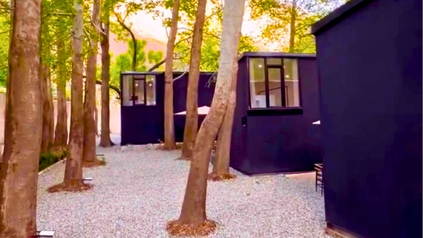 کلبه کنار رودخانه جاده چالوس