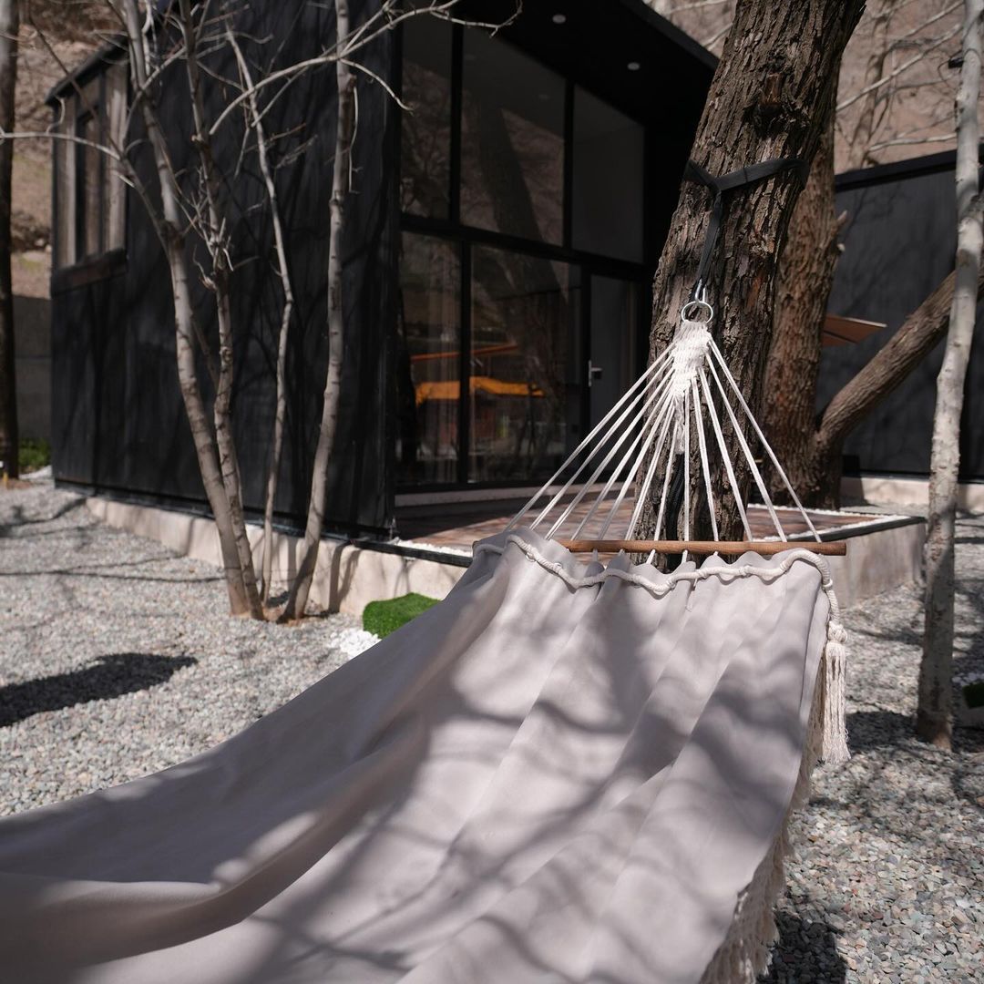 کلبه کنار رودخانه جاده چالوس