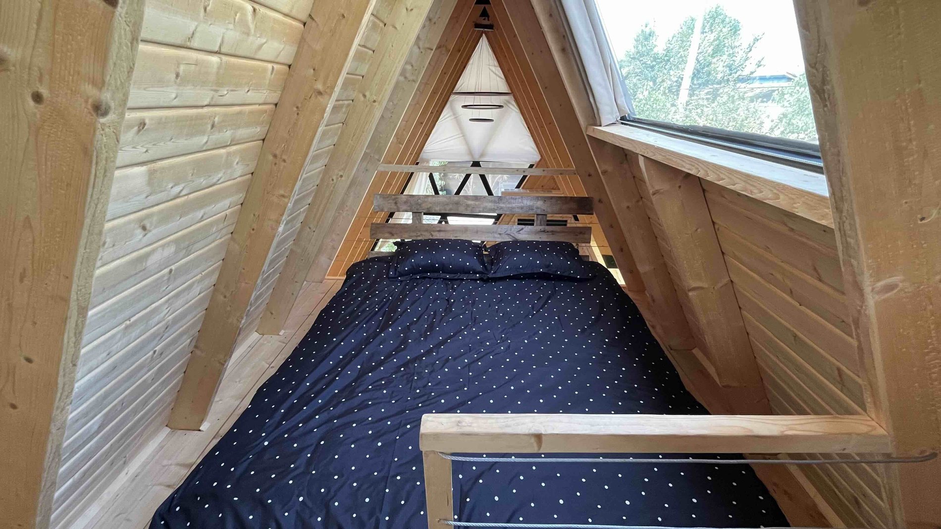 کلبه سوئیسی جکوزی دار تیکا رضوانشهر