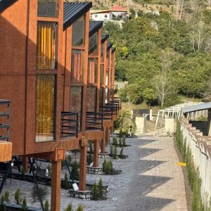 کلبه شیشه‌ای جکوزی‌ دار آرتینا