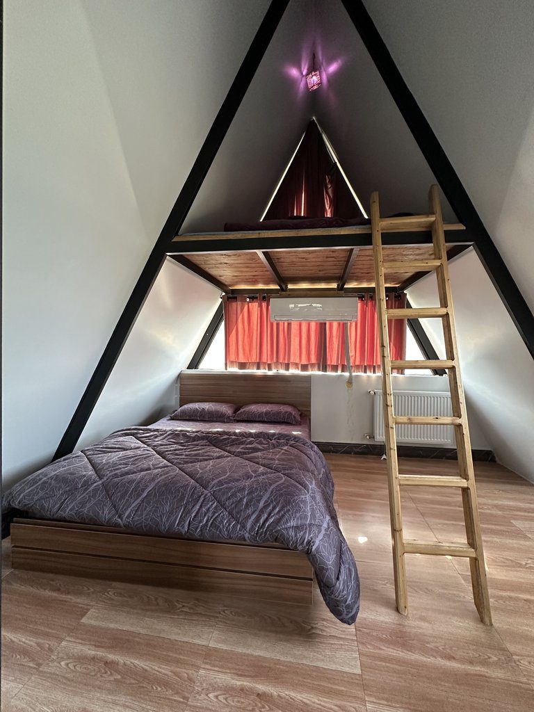 کلبه دوخوابه سوئیسی استخردار آبگرم سیمبا رامسر