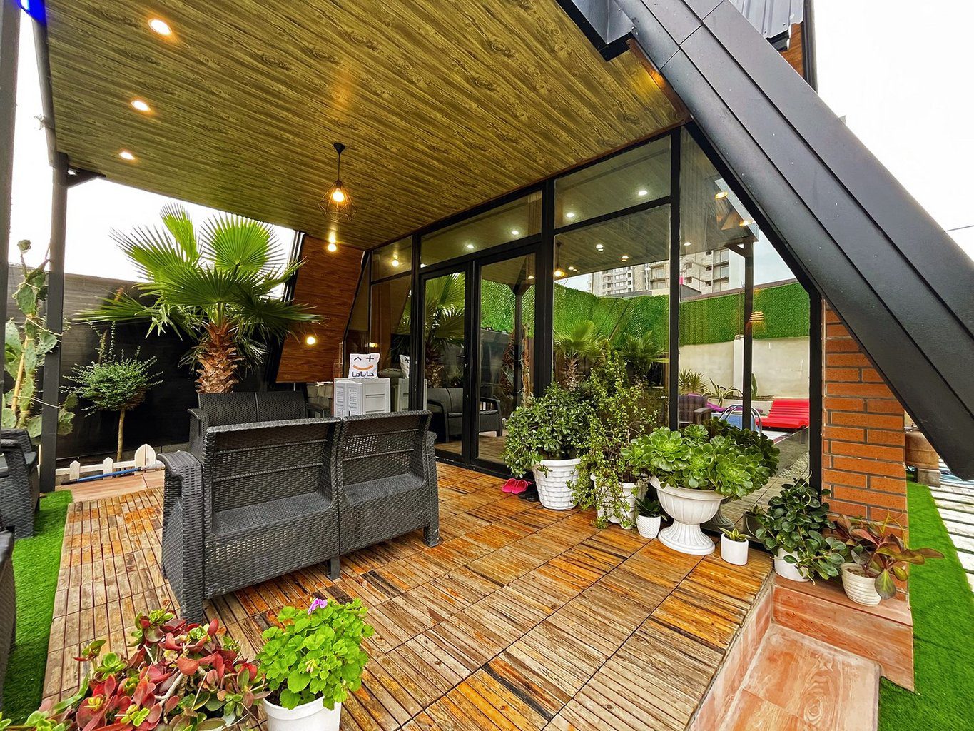 کلبه دوخوابه سوئیسی استخردار آبگرم سیمبا رامسر