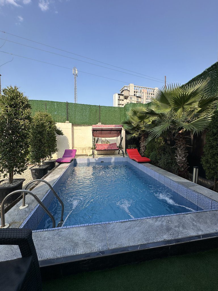 کلبه دوخوابه سوئیسی استخردار آبگرم سیمبا رامسر